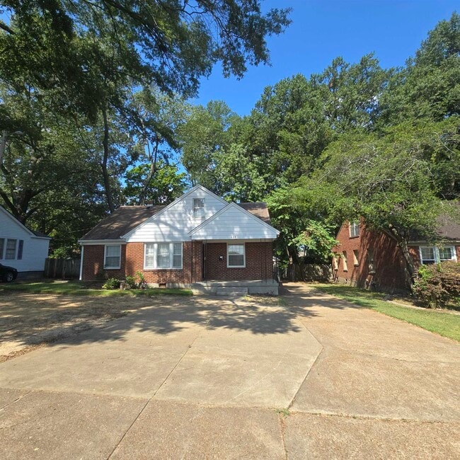 property at 639 Houston St