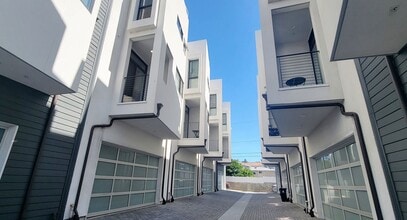 Newly Built Tri-Level Townhome with 3 Bedr in Los Angeles, CA - Building Photo - Building Photo