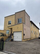 616 E 84th Pl in Los Angeles, CA - Building Photo