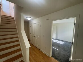 331 Gawron Ct in Sayreville, NJ - Building Photo - Building Photo