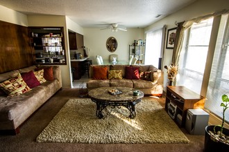 Kennedy Place Apartments in Edmond, OK - Building Photo - Interior Photo