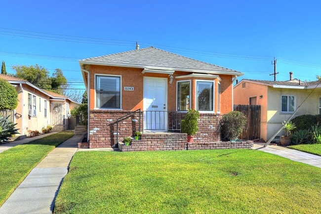 1604 N Hollywood Way, Unit B