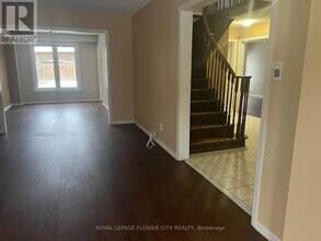 5364 Champlain Trail in Mississauga, ON - Building Photo - Building Photo