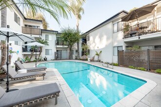 The Regal Villa Apts in Los Angeles, CA - Building Photo - Building Photo