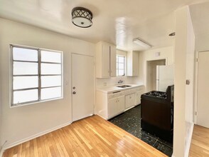 1342 Yale St, Unit B in Santa Monica, CA - Foto de edificio - Building Photo