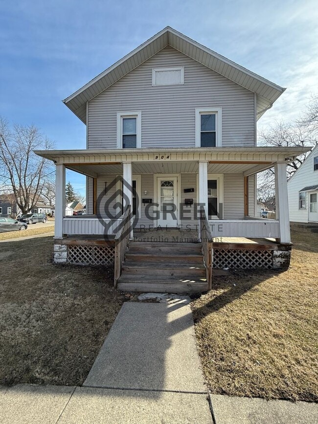 property at 904 S 4th Ave