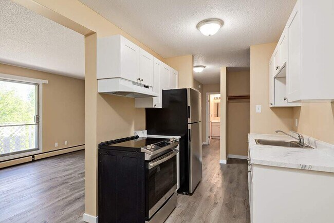 The Executive in Edmonton, AB - Building Photo - Building Photo