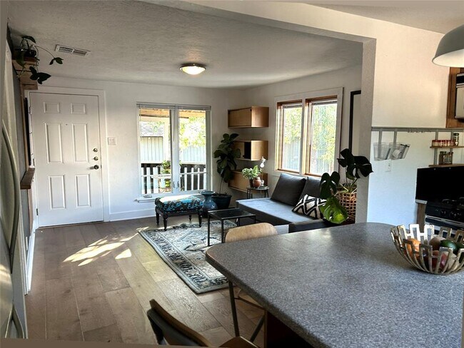 613 Brentwood St in Austin, TX - Building Photo - Building Photo