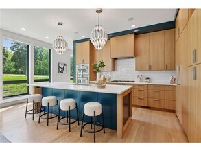 1726 Kenwood Pkwy in Minneapolis, MN - Building Photo - Building Photo