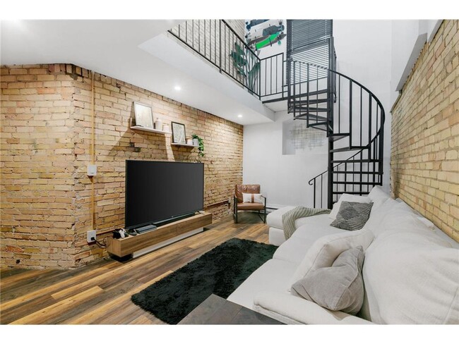 property at 603 S 9th St