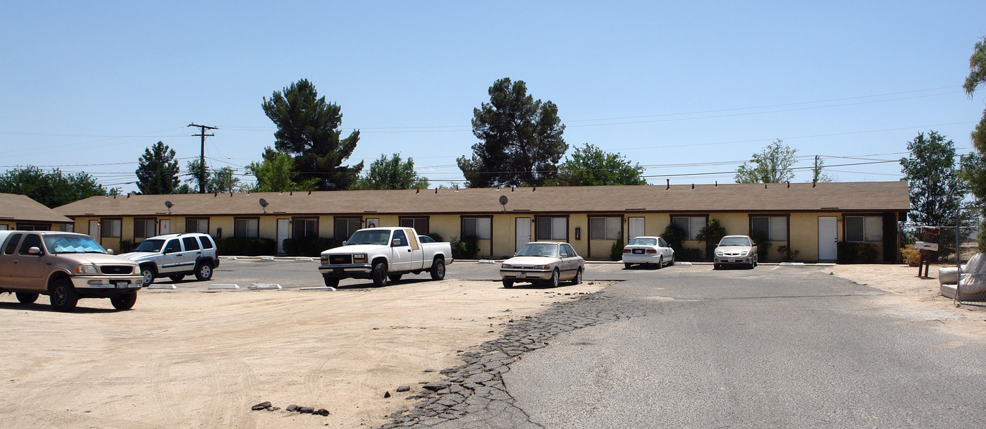 15757 Olalee Rd in Apple Valley, CA - Building Photo