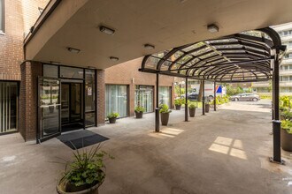 10350 de Bois-de-Boulogne in Montréal, QC - Building Photo - Building Photo