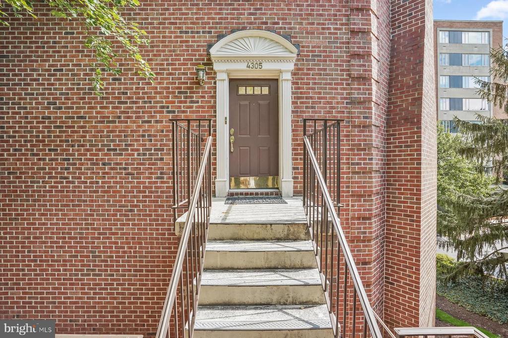 4305 Massachusetts Ave NW in Washington, DC - Building Photo