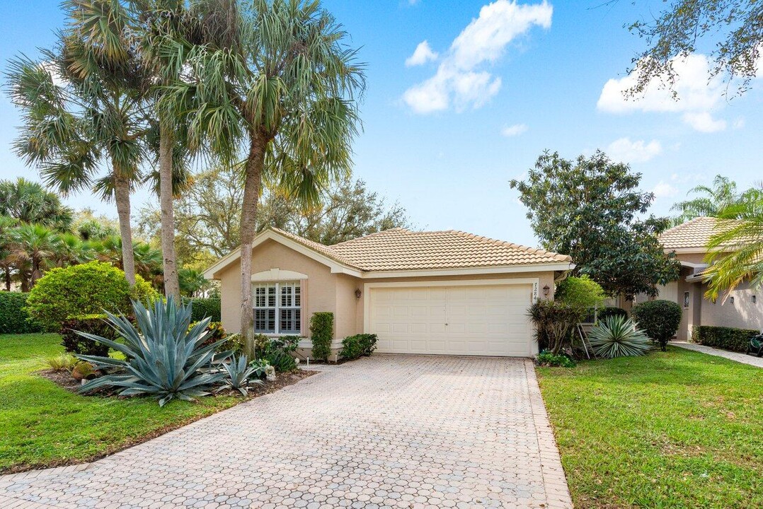 7284 W Mercada Way in Delray Beach, FL - Building Photo