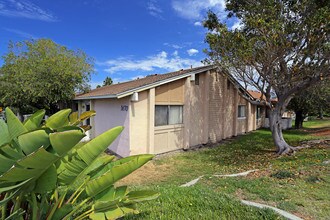 Arey Pointe Condominiums in San Diego, CA - Foto de edificio - Building Photo