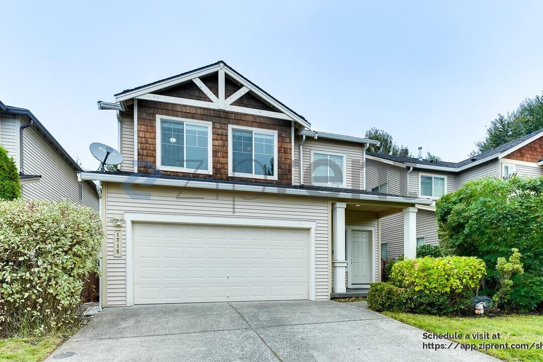 1715 43rd St NE in Auburn, WA - Building Photo