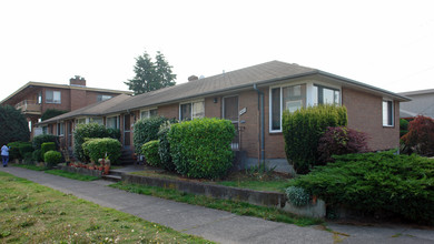 401-405 N 44th St in Seattle, WA - Building Photo - Building Photo