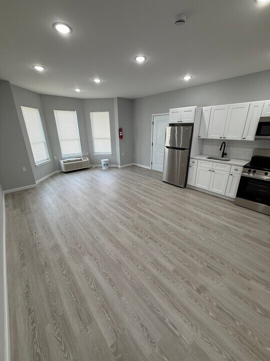 456 Ellison St, Unit Apt 101 in Paterson, NJ - Building Photo