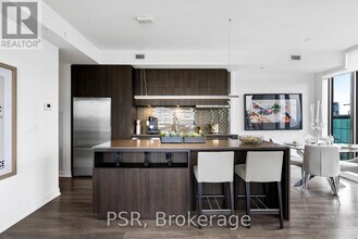 2-1202 St Thomas St in Toronto, ON - Building Photo - Building Photo