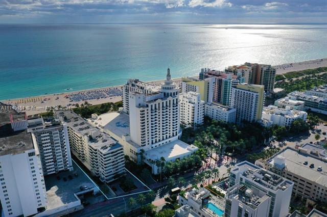 1621 Collins Ave, Unit 704 in Miami Beach, FL - Building Photo