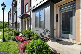 43185 Mongold Square in Ashburn, VA - Building Photo - Building Photo