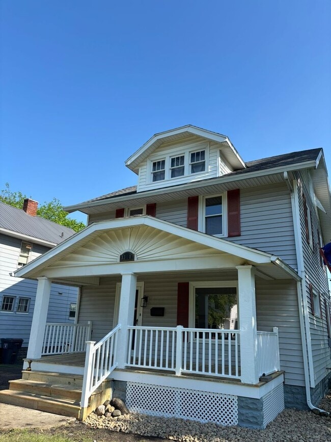 property at 1530 W Wayne St