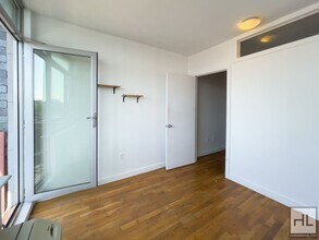 NOLL STREET / Spacious 2- Bed 1-Bath / Bal in Brooklyn, NY - Foto de edificio - Building Photo