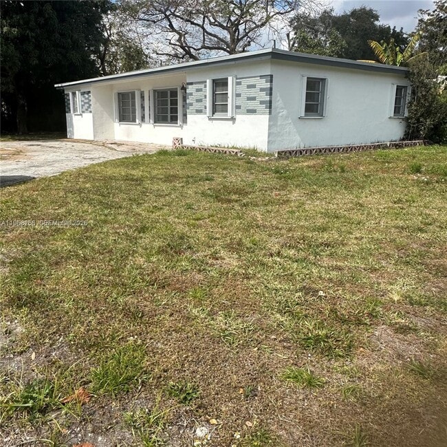6301 Mayo St in Hollywood, FL - Building Photo - Building Photo