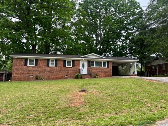 111 S Buckhorn Rd in Greenville, SC - Building Photo - Building Photo