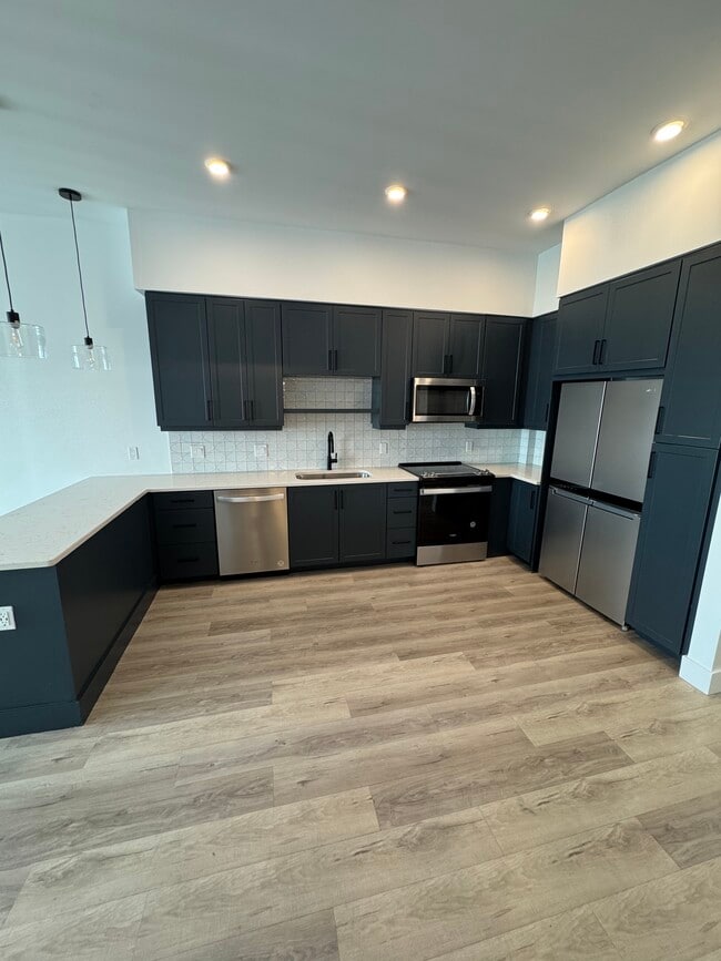 89 NW 30th St, Unit A in Miami, FL - Foto de edificio - Building Photo
