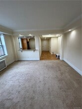 210 Pelham Rd in New Rochelle, NY - Foto de edificio - Building Photo