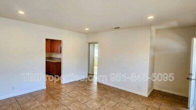 6051 Vista De Oro in Riverside, CA - Building Photo - Building Photo
