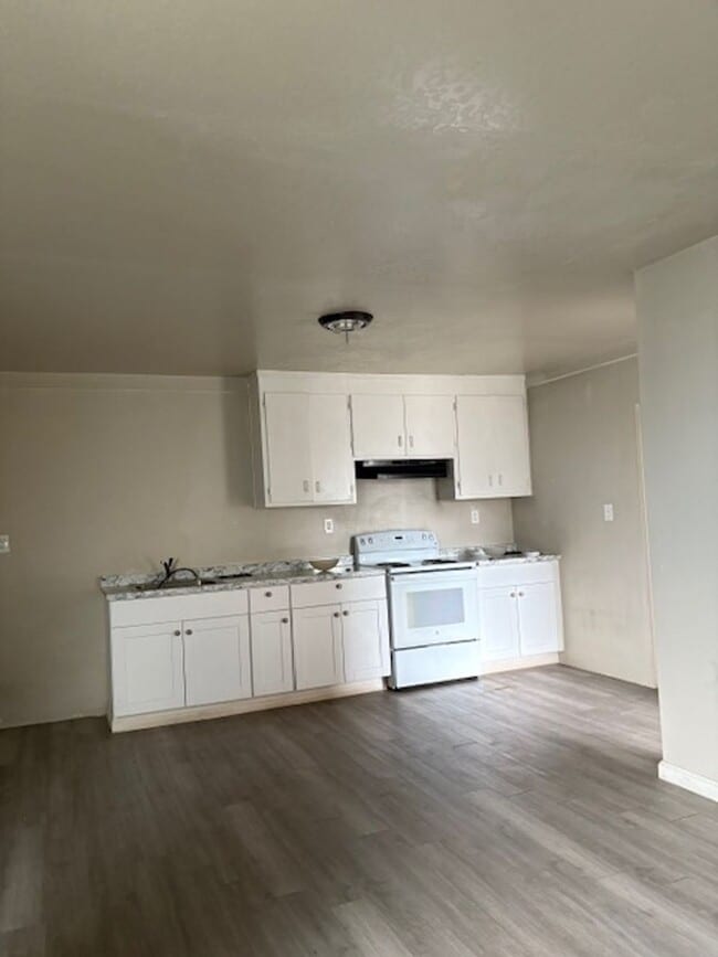 4675 N Howard Ave in Kerman, CA - Building Photo - Building Photo