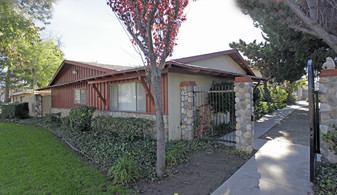 4683 Canoga St Apartments