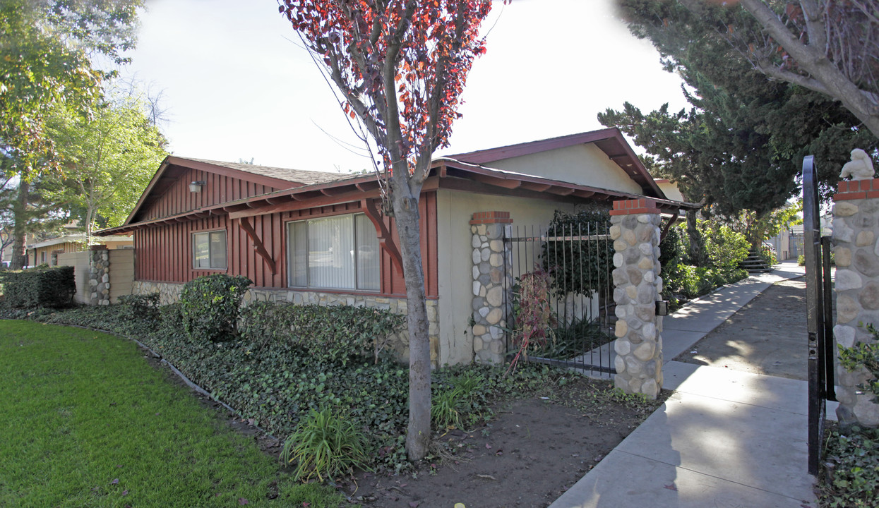 4683 Canoga St in Montclair, CA - Building Photo