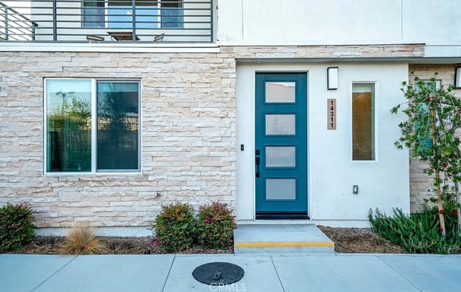 14311 Claro Way, Unit Room #1 in Gardena, CA - Foto de edificio - Building Photo