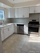 147 Truxton Rd in Dix Hills, NY - Building Photo - Building Photo