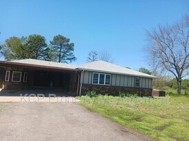 600 Paw Paw Rd in Roland, OK - Building Photo