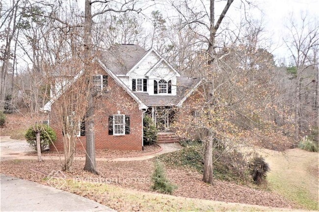 property at 1626 Woodridge Bend