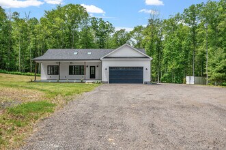 461 Chestnut Hill Rd in Killingly, CT - Building Photo - Building Photo