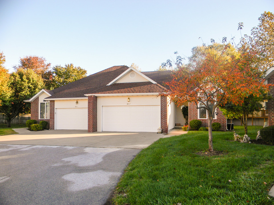 Deerfield Villas in Springfield, MO - Building Photo