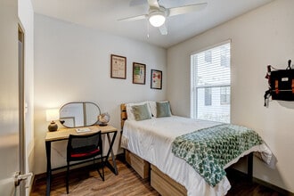 Global College Station in College Station, TX - Foto de edificio - Building Photo