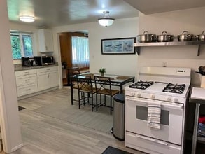 17807 8th Ave NE, Unit 2 in Shoreline, WA - Foto de edificio - Building Photo