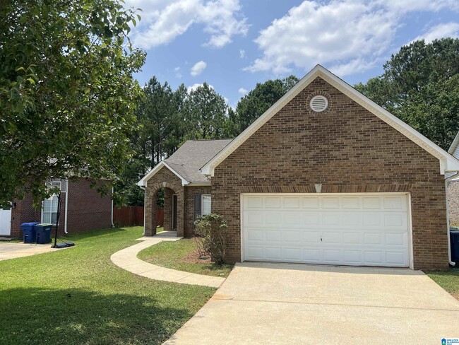 134 Gardenside Dr in Alabaster, AL - Building Photo - Building Photo