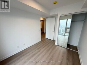 100 Queen St E in Toronto, ON - Building Photo - Building Photo
