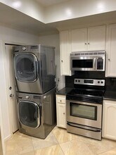 450 S Maple Dr in Beverly Hills, CA - Building Photo - Building Photo