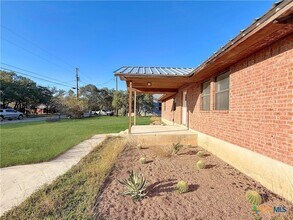 1616 Lonesome in Canyon Lake, TX - Foto de edificio - Building Photo