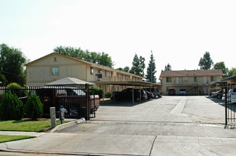 Manzanilla Apartments in Fresno, CA - Foto de edificio - Building Photo