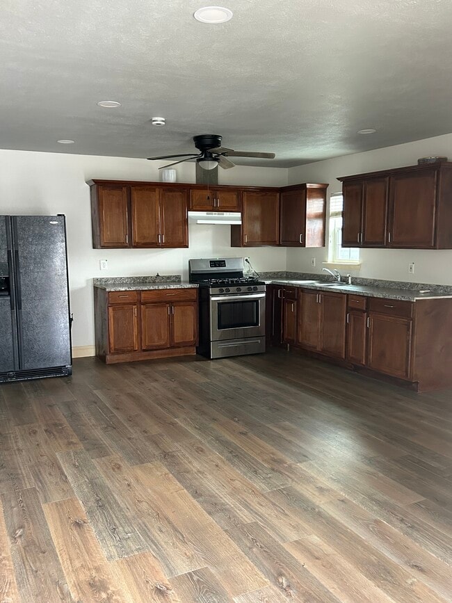 5767 Belcrest St in Houston, TX - Foto de edificio - Building Photo