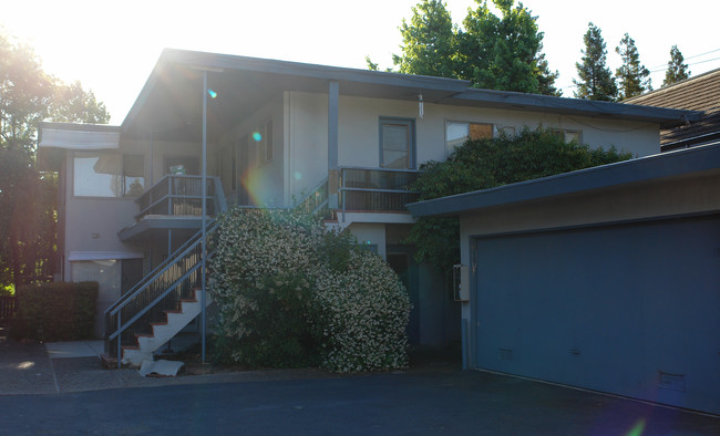 972 Dolores Dr in Lafayette, CA - Foto de edificio - Building Photo